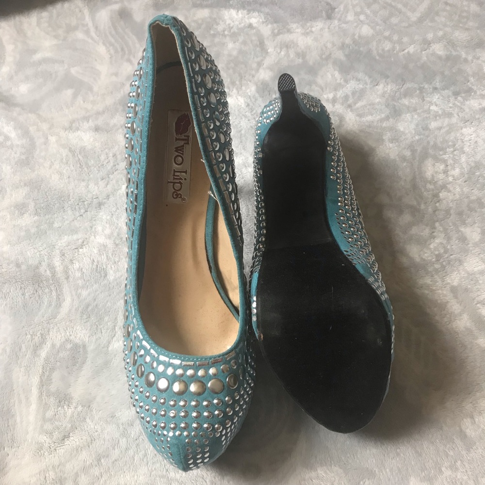 Two Lips Platform Pumps - Picture 3 of 3